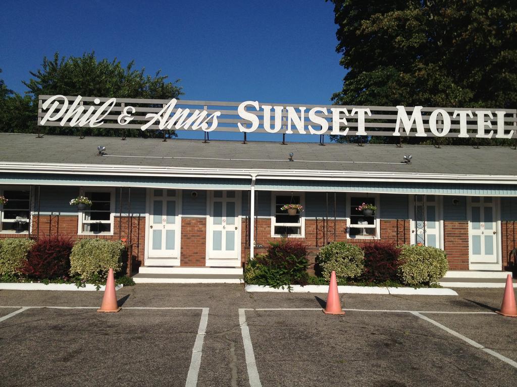 Phil And Anns Sunset Motel チャールズタウン エクステリア 写真